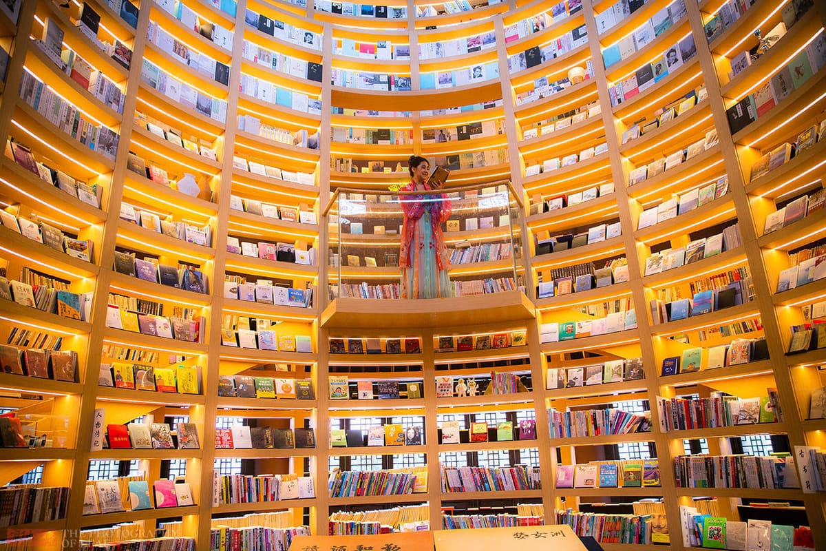 2022年全國公共圖書館總藏書13.6億冊(cè)/件