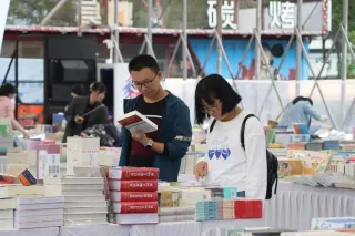 福建新華小型惠民書(shū)展受歡迎